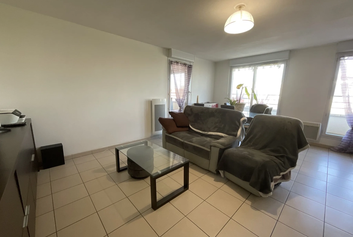 Appartement T3 avec terrasse, piscine et parking à L'Isle d'Abeau 