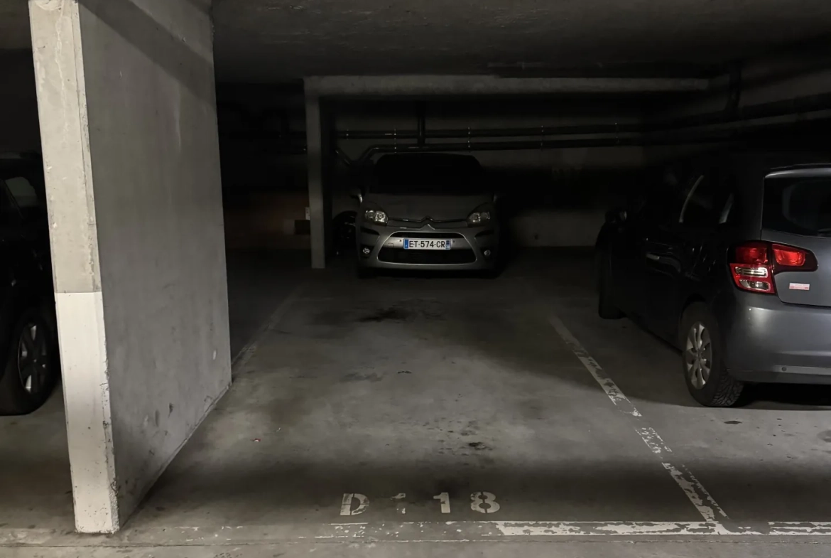 Appartement T3 avec terrasse, piscine et parking à L'Isle d'Abeau 