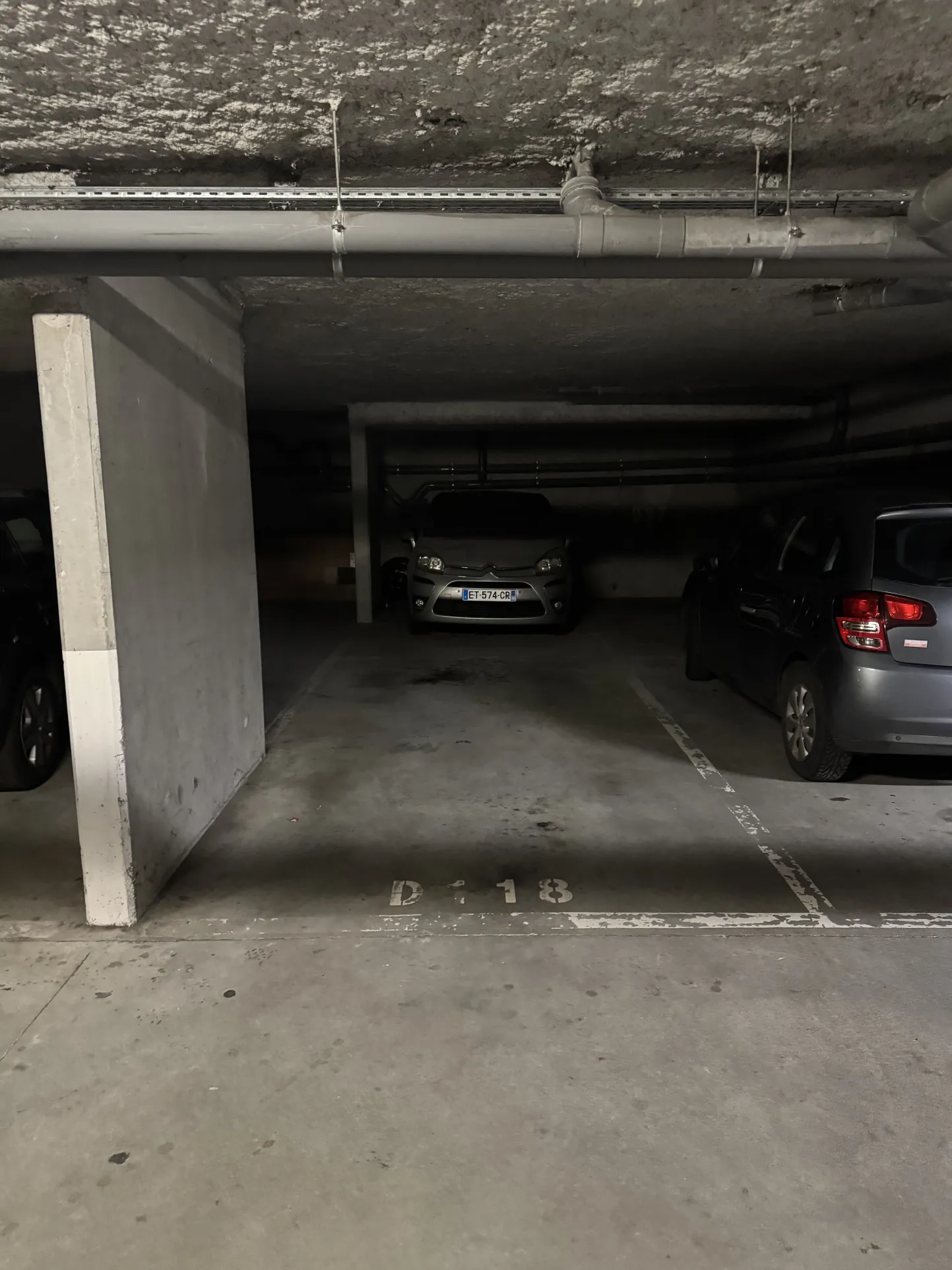 Appartement T3 avec terrasse, piscine et parking à L'Isle d'Abeau 