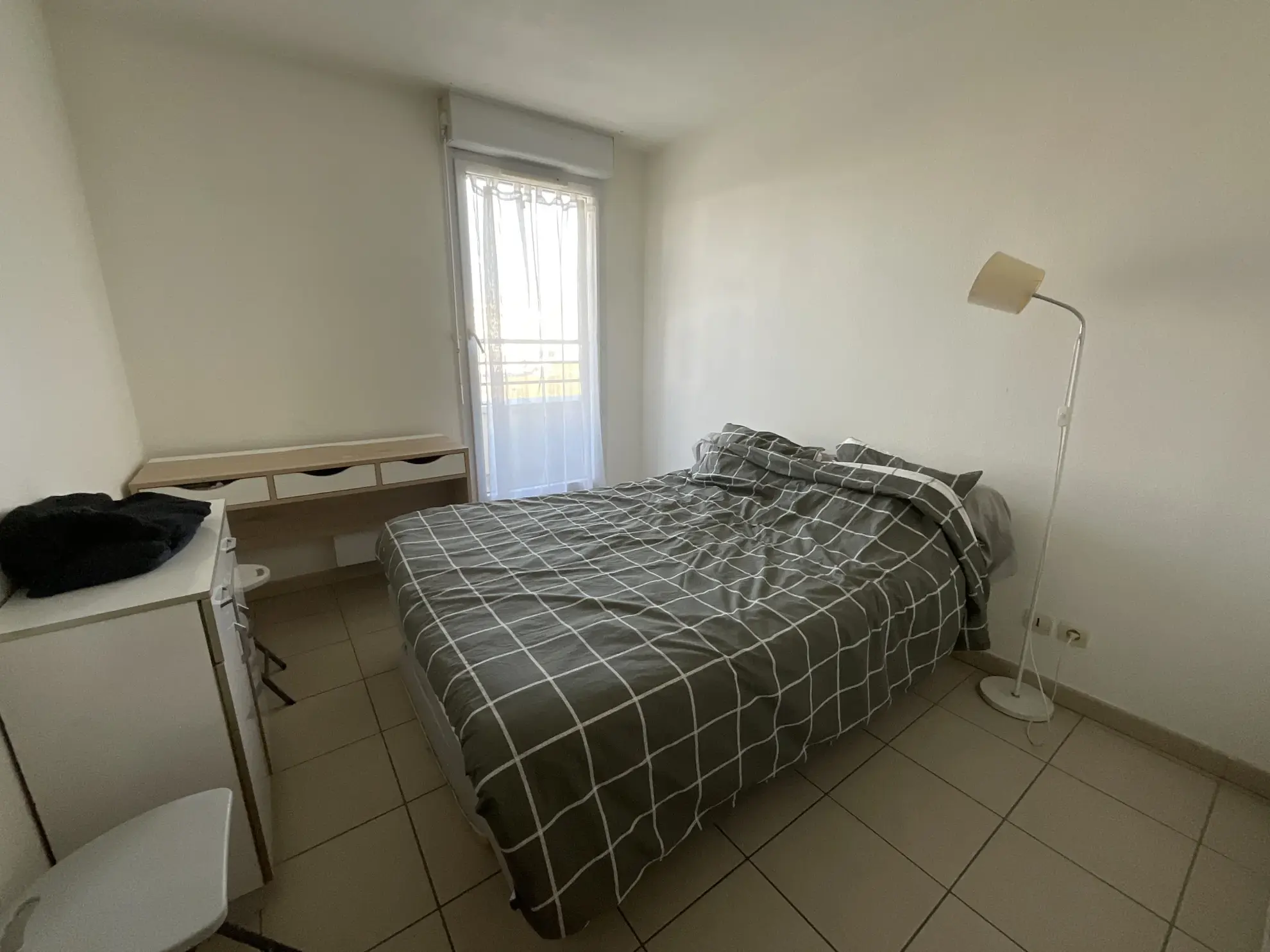 Appartement T3 avec terrasse, piscine et parking à L'Isle d'Abeau 