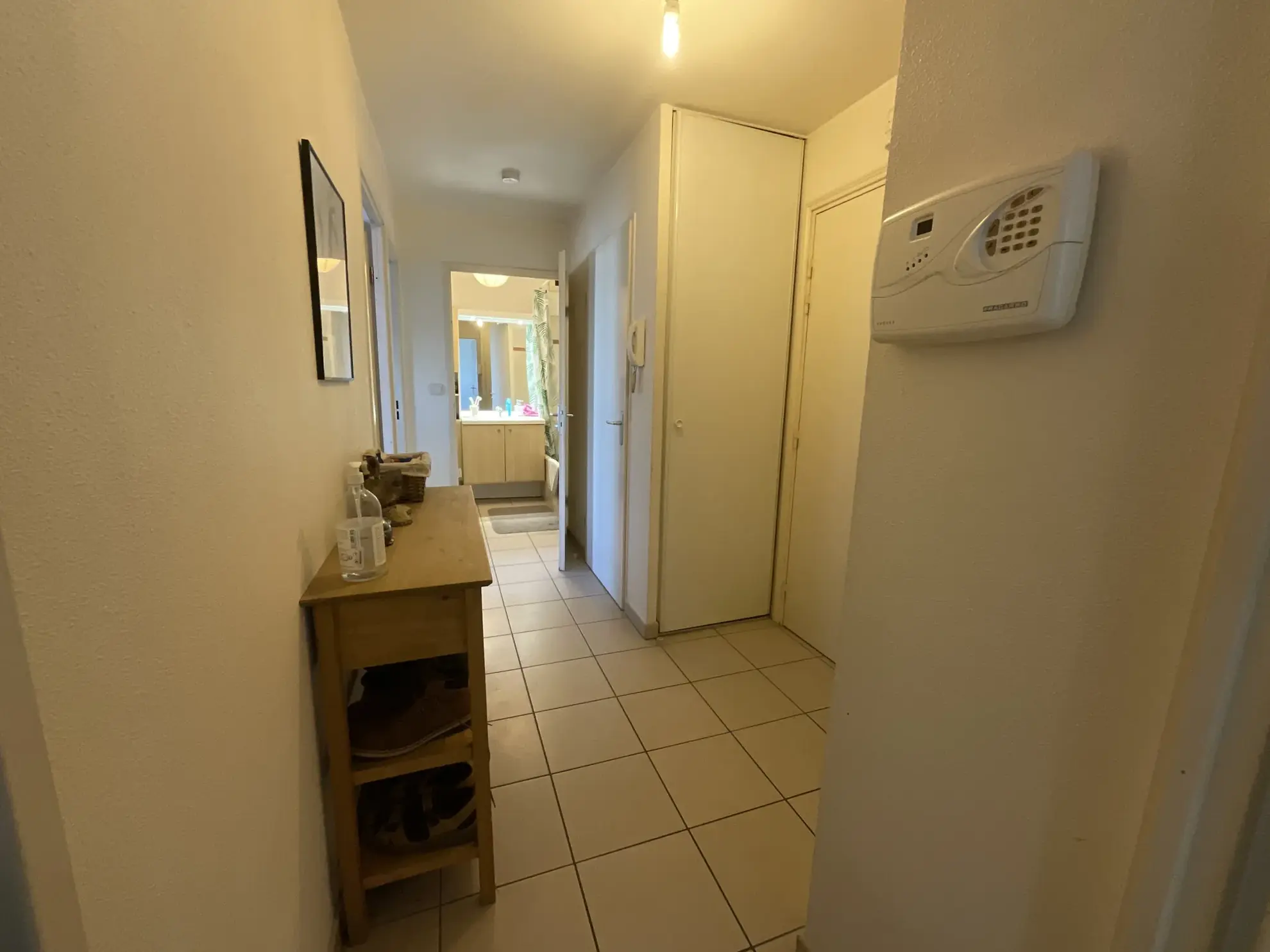 Appartement T3 avec terrasse, piscine et parking à L'Isle d'Abeau 