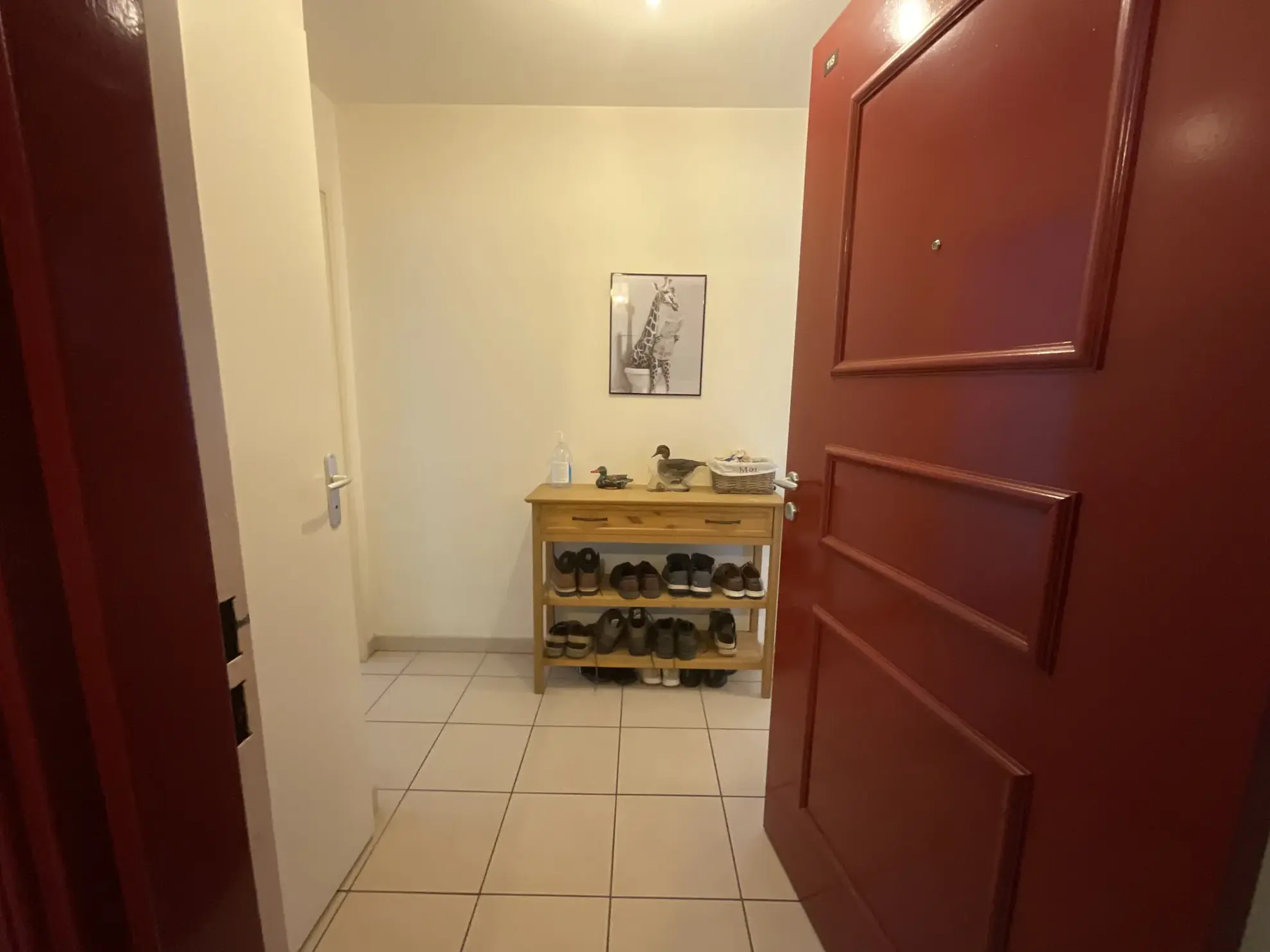 Appartement T3 avec terrasse, piscine et parking à L'Isle d'Abeau 