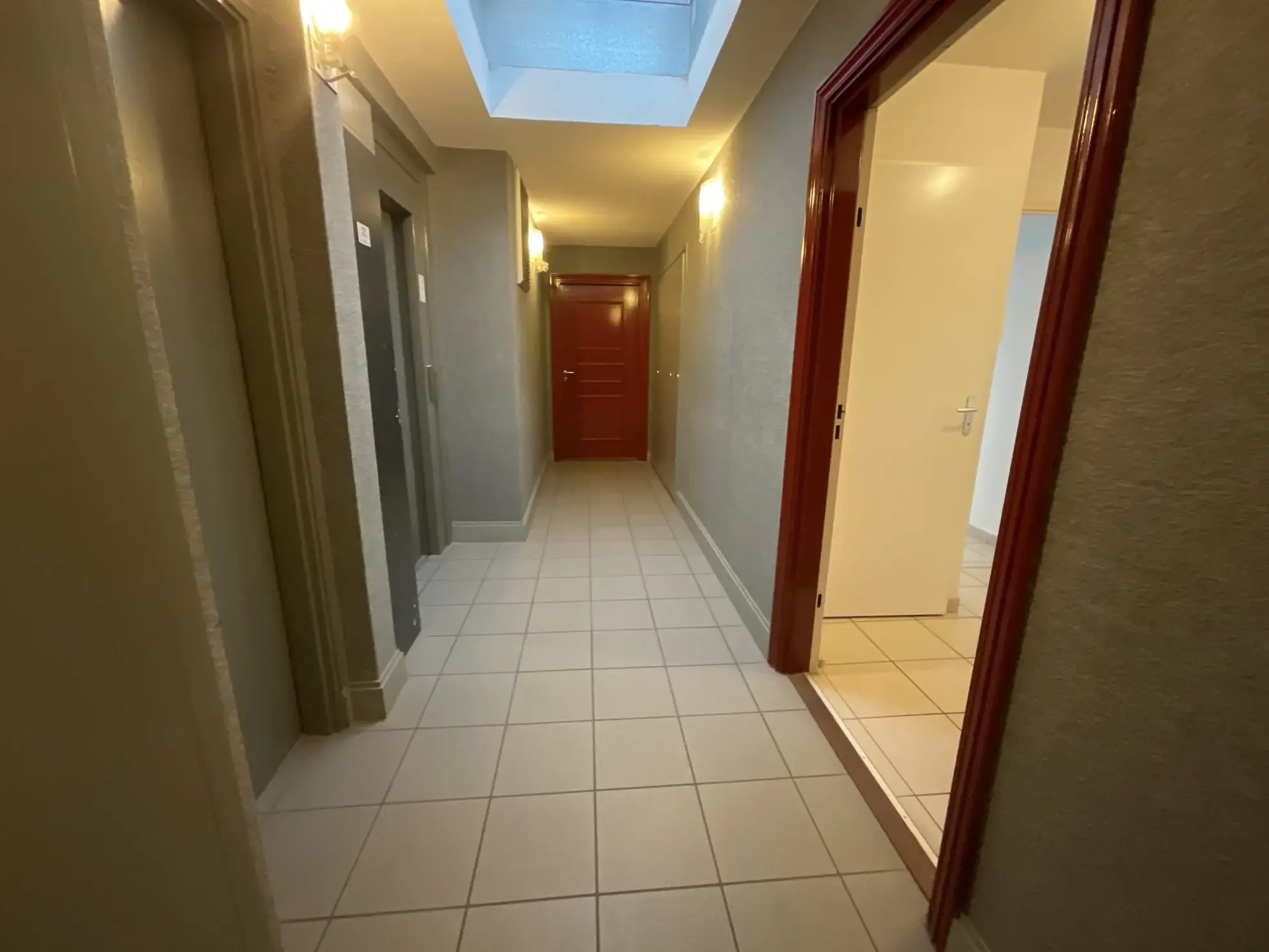 Appartement T3 avec terrasse, piscine et parking à L'Isle d'Abeau 