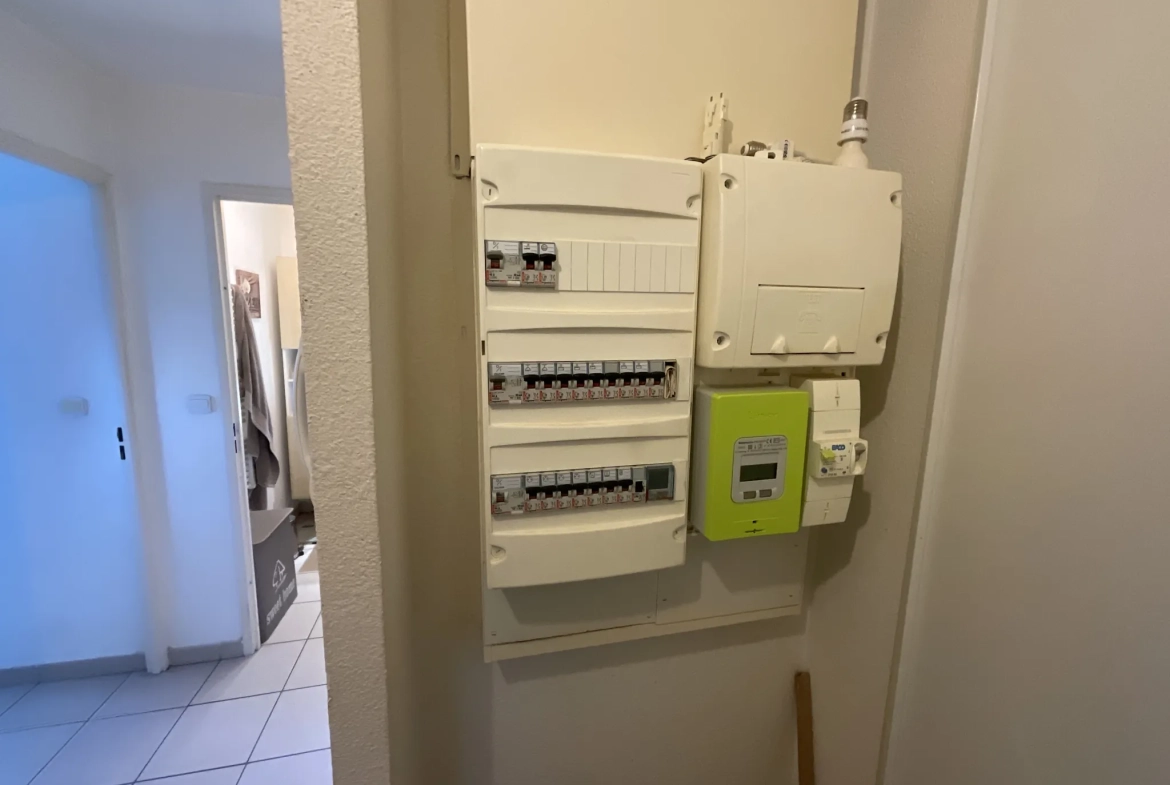 Appartement T3 avec terrasse, piscine et parking à L'Isle d'Abeau 