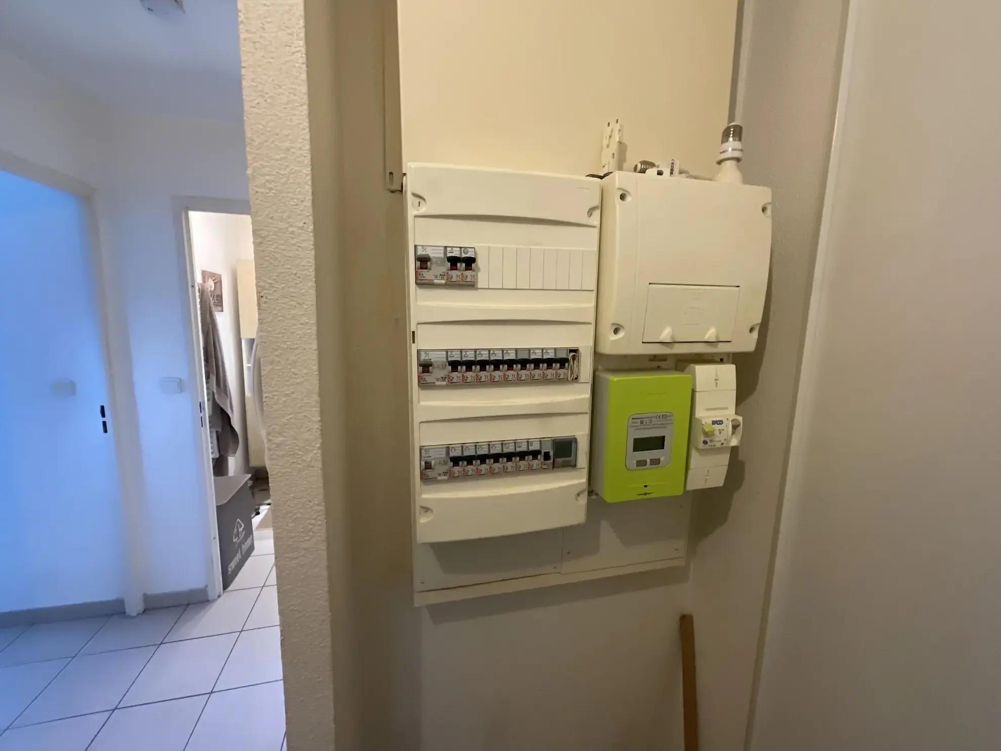 Appartement T3 avec terrasse, piscine et parking à L'Isle d'Abeau 