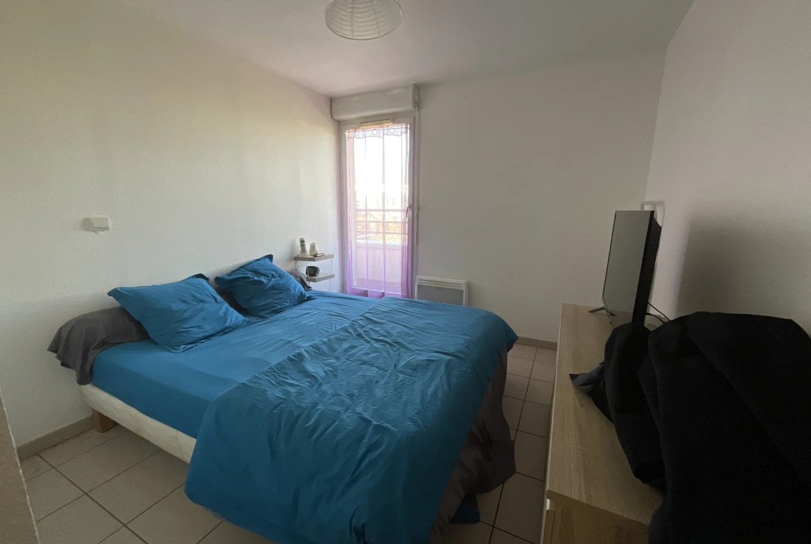 Appartement T3 avec terrasse, piscine et parking à L'Isle d'Abeau 