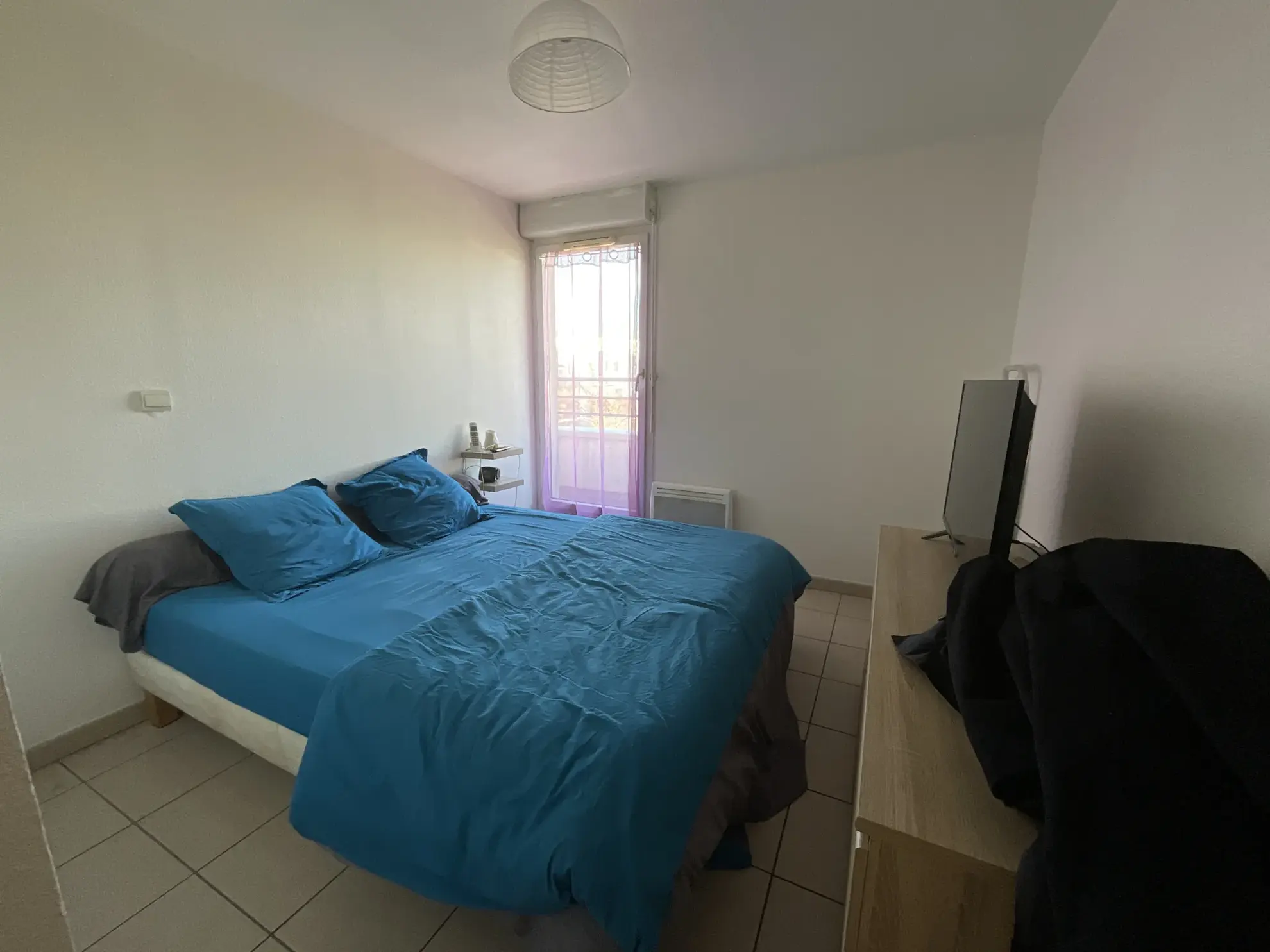Appartement T3 avec terrasse, piscine et parking à L'Isle d'Abeau 