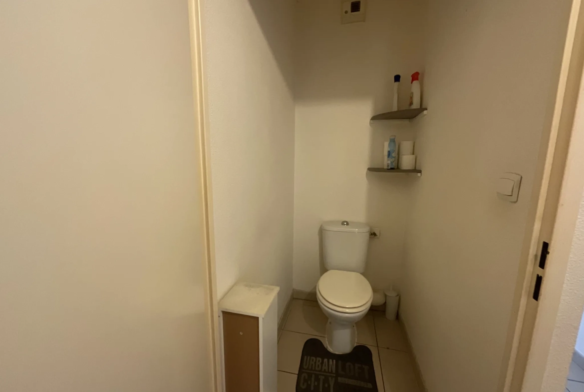 Appartement T3 avec terrasse, piscine et parking à L'Isle d'Abeau 