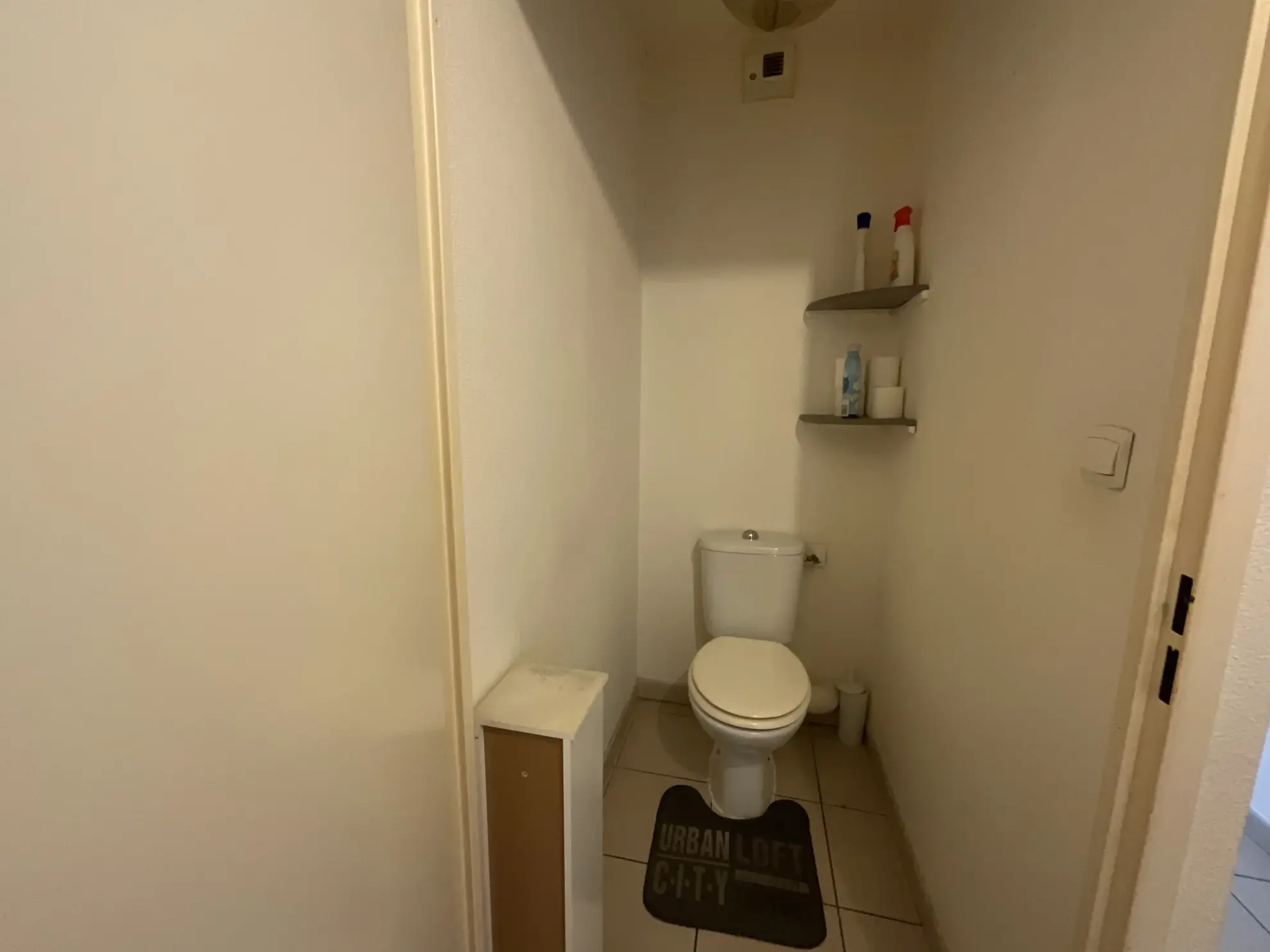 Appartement T3 avec terrasse, piscine et parking à L'Isle d'Abeau 
