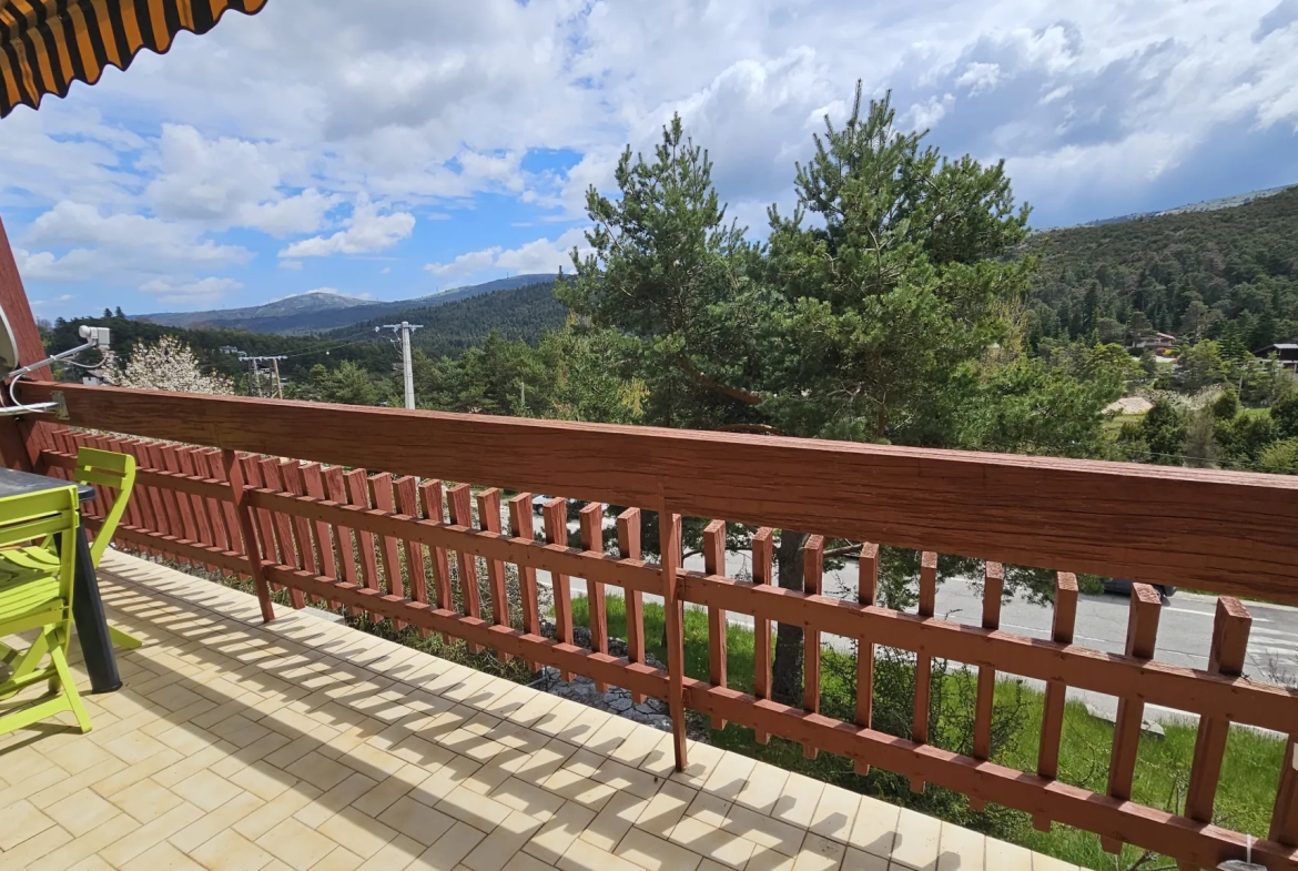 Appartement 2 pièces avec terrasse et vue sur la montagne à Andon 