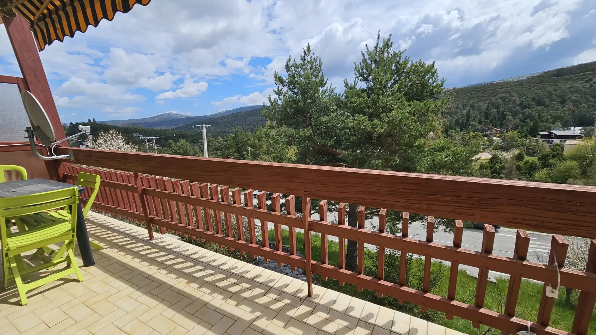 Appartement 2 pièces avec terrasse et vue sur la montagne à Andon 