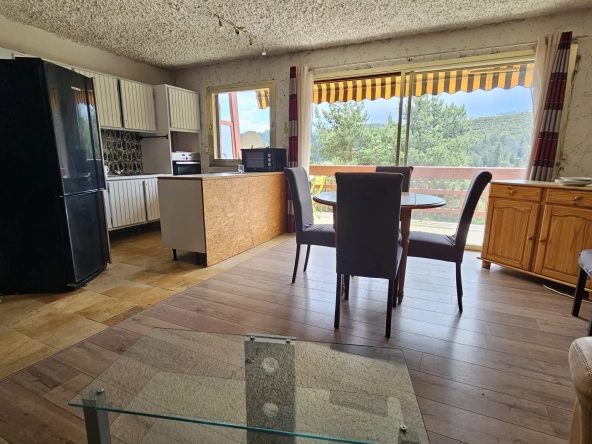 Appartement 2 pièces avec terrasse et vue sur la montagne à Andon