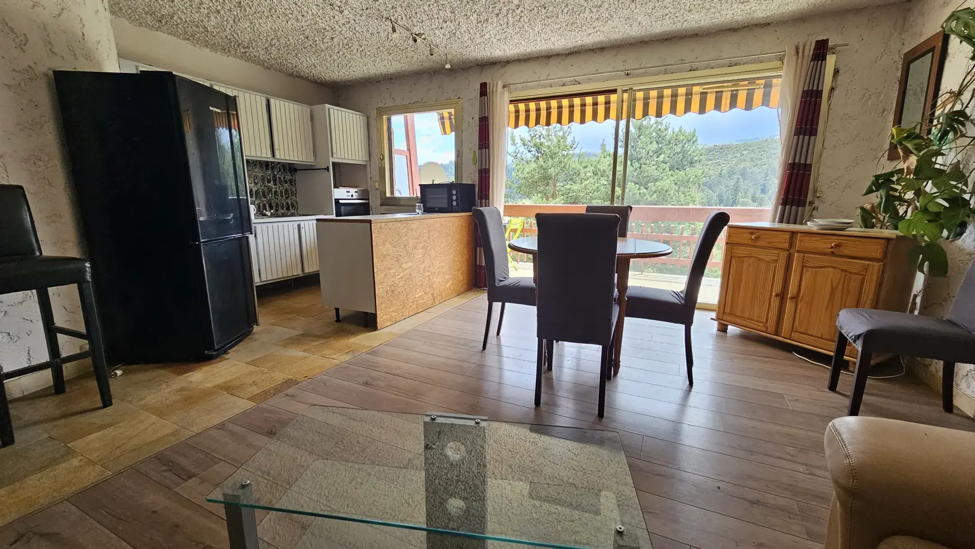 Appartement 2 pièces avec terrasse et vue sur la montagne à Andon 