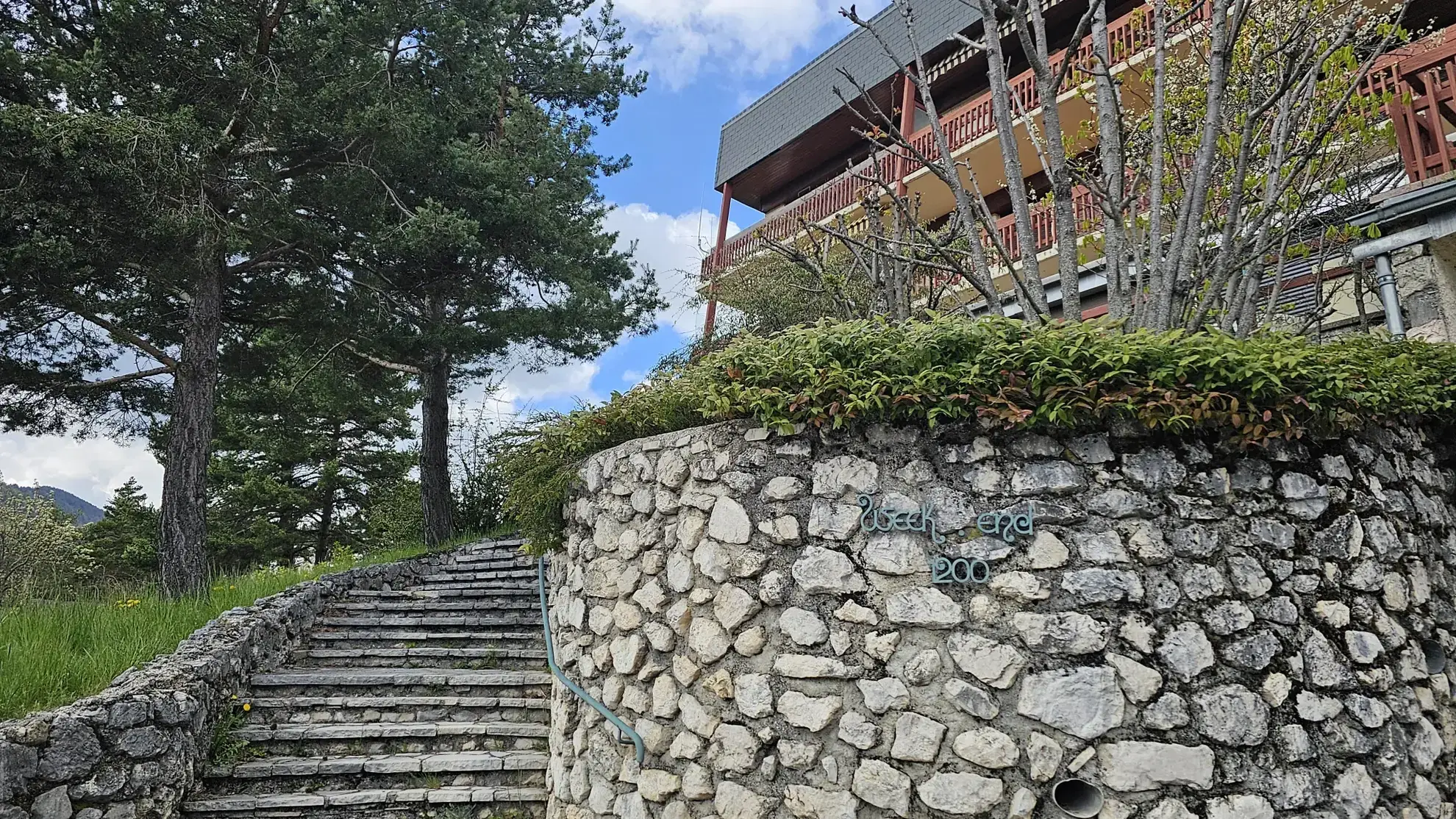 Appartement 2 pièces avec terrasse et vue sur la montagne à Andon 