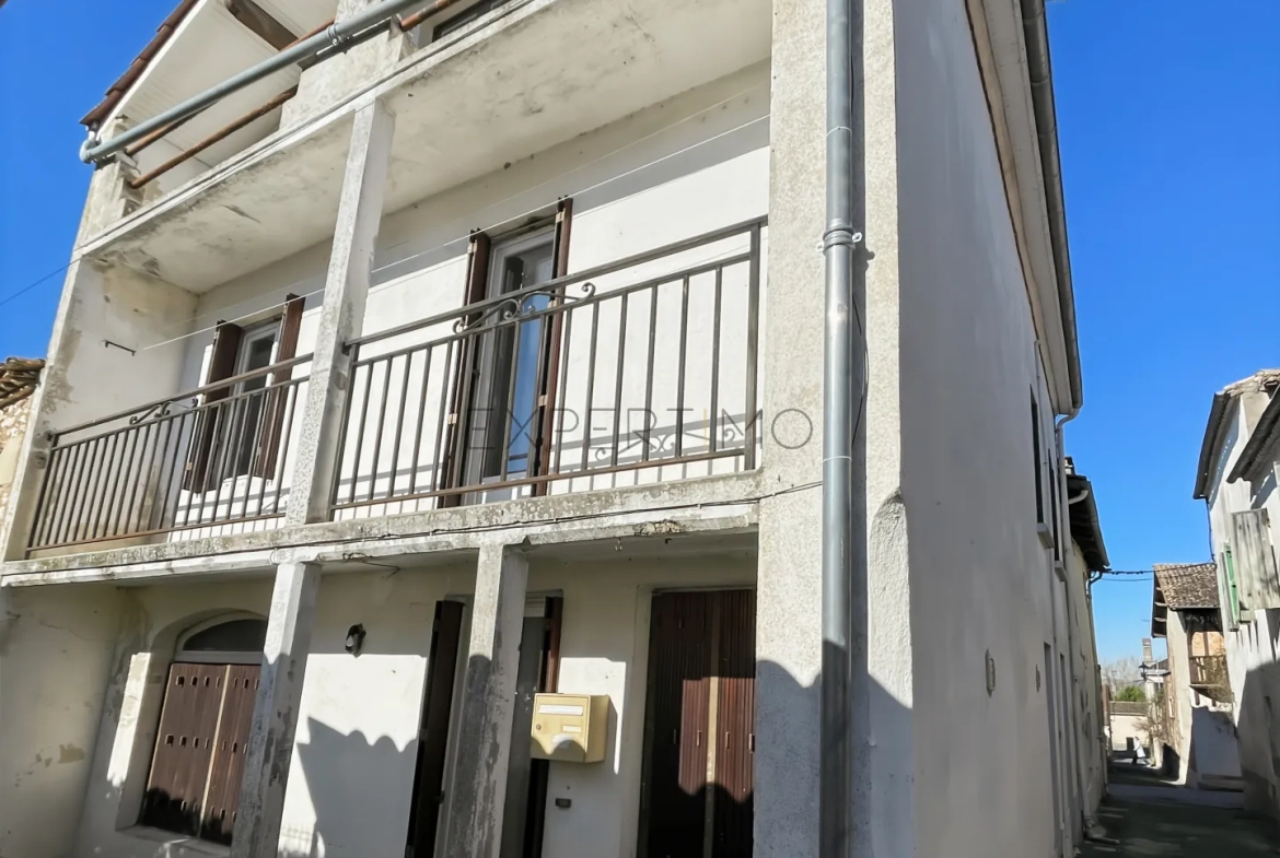 Charmante maison des années 50 avec balcon à Villeréal proche commodités 