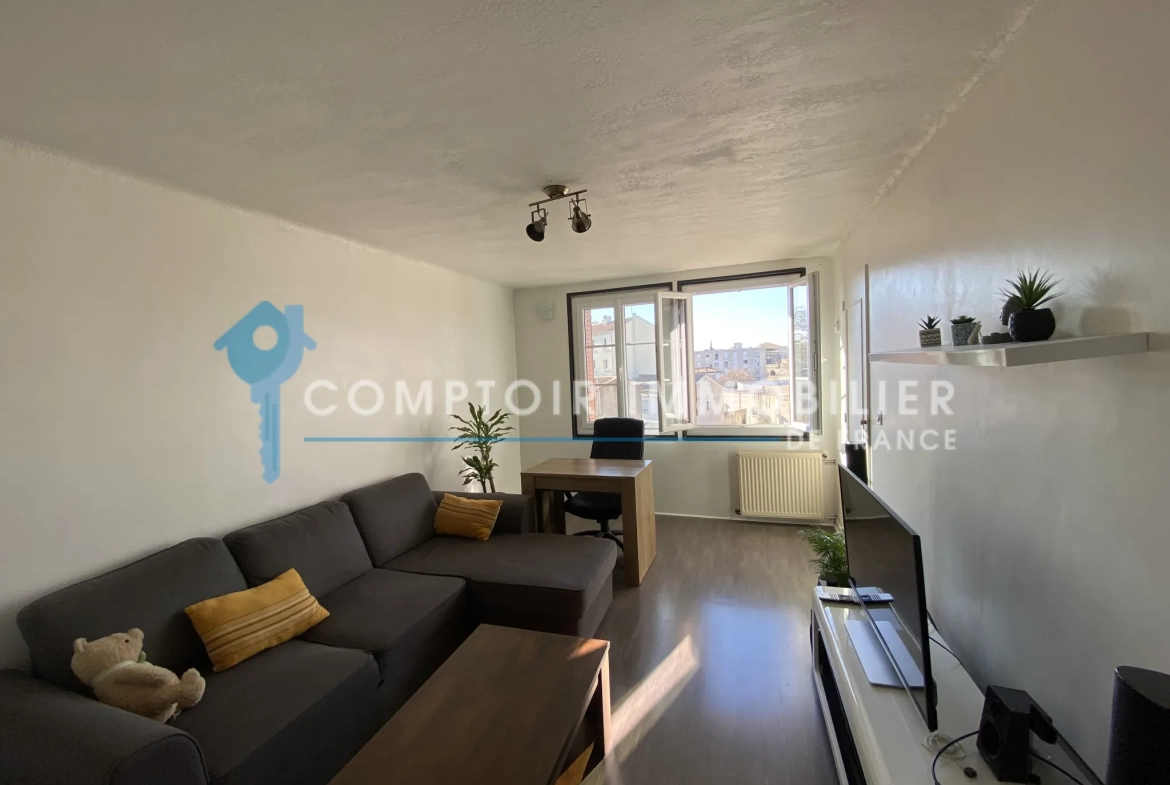 Bel appartement T4 de 60 m² à Nîmes, secteur Les Amoureux, rénové et bien situé 