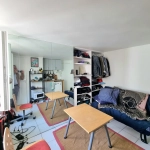 Studio lumineux de 12,17 m² avec vue dégagée à Paris rue Dauphine - Dernier étage