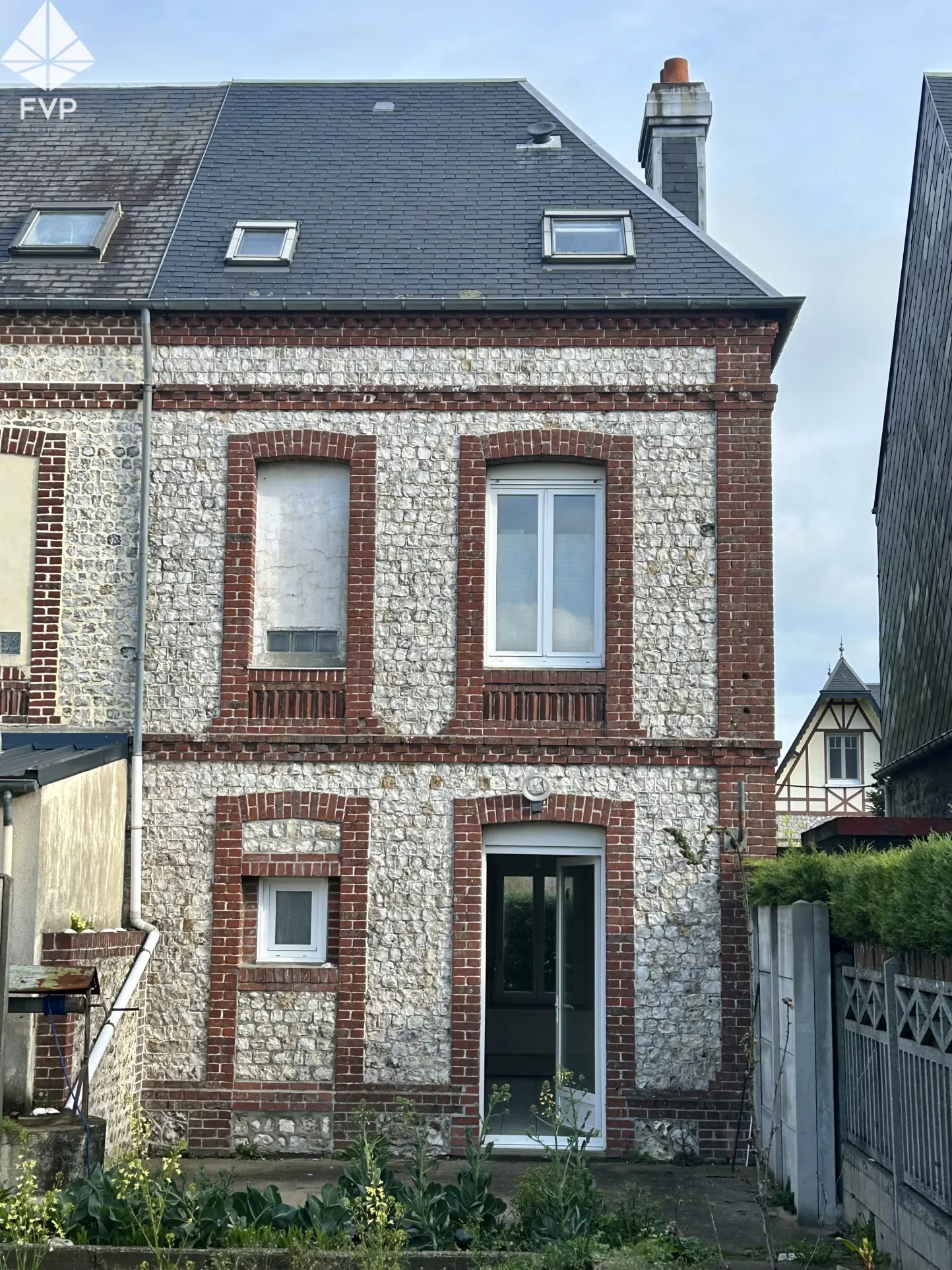 Maison de charme en briques et silex à Saint-Pierre-en-Port près des plages 