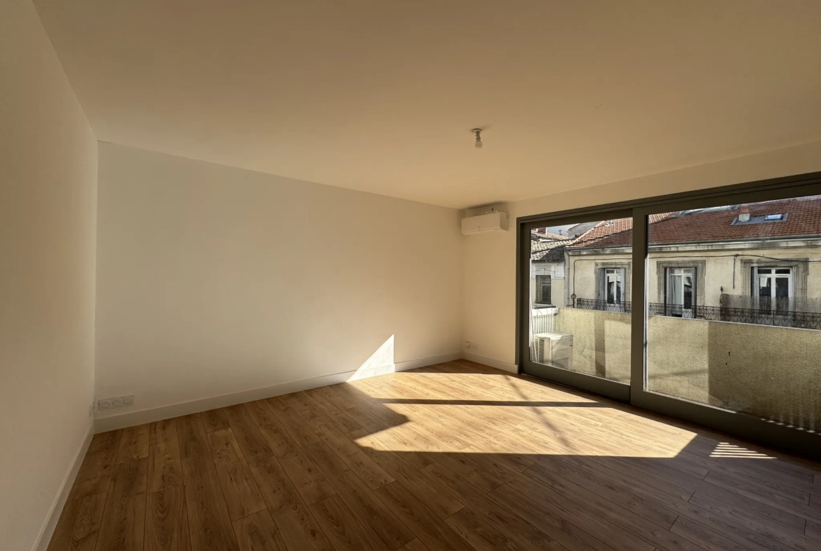 Appartement T3 rénové à Montpellier centre-ville avec terrasse, balcon et garage près de la gare Saint Roch 
