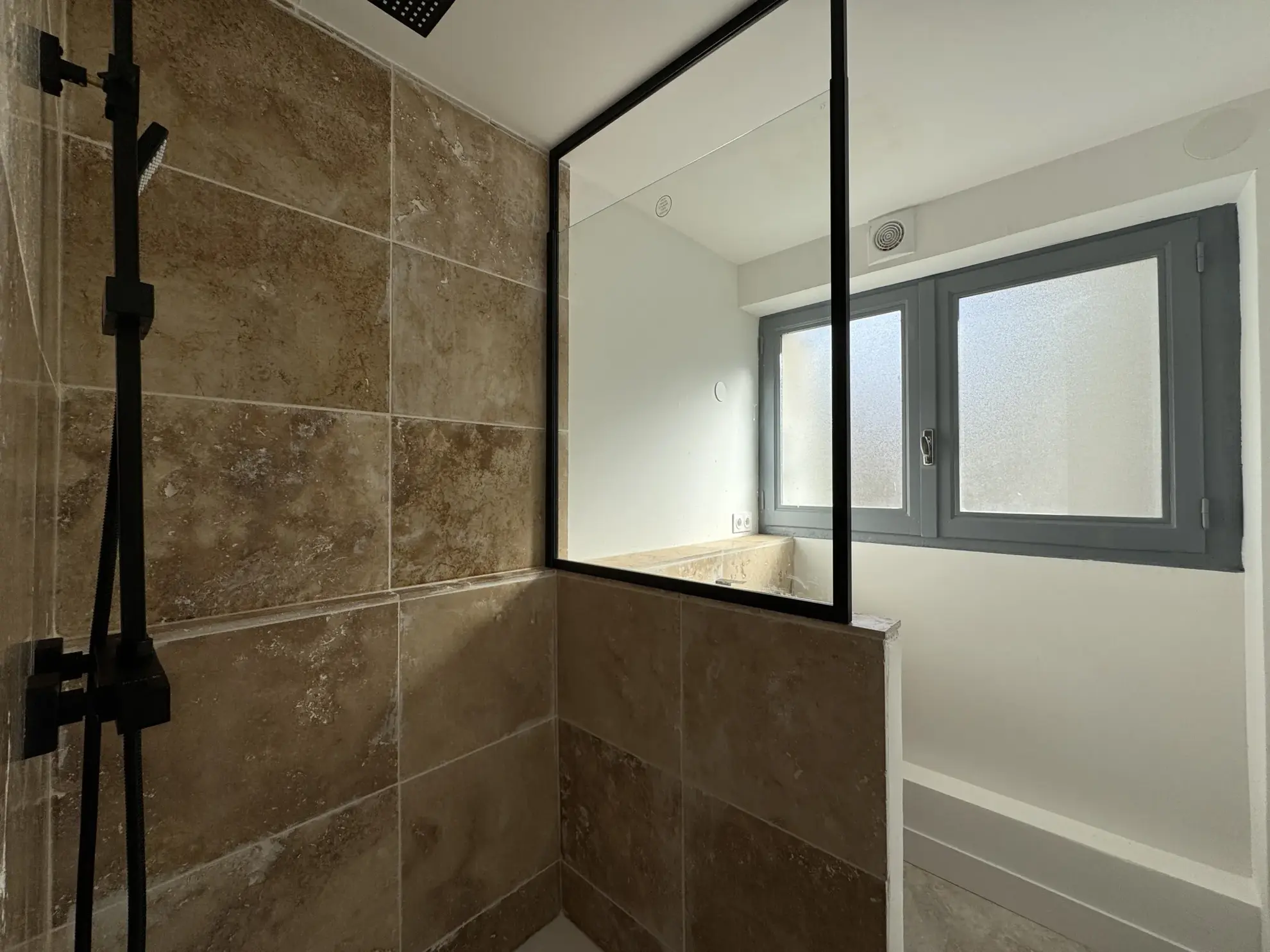 Appartement T3 rénové à Montpellier centre-ville avec terrasse, balcon et garage près de la gare Saint Roch 