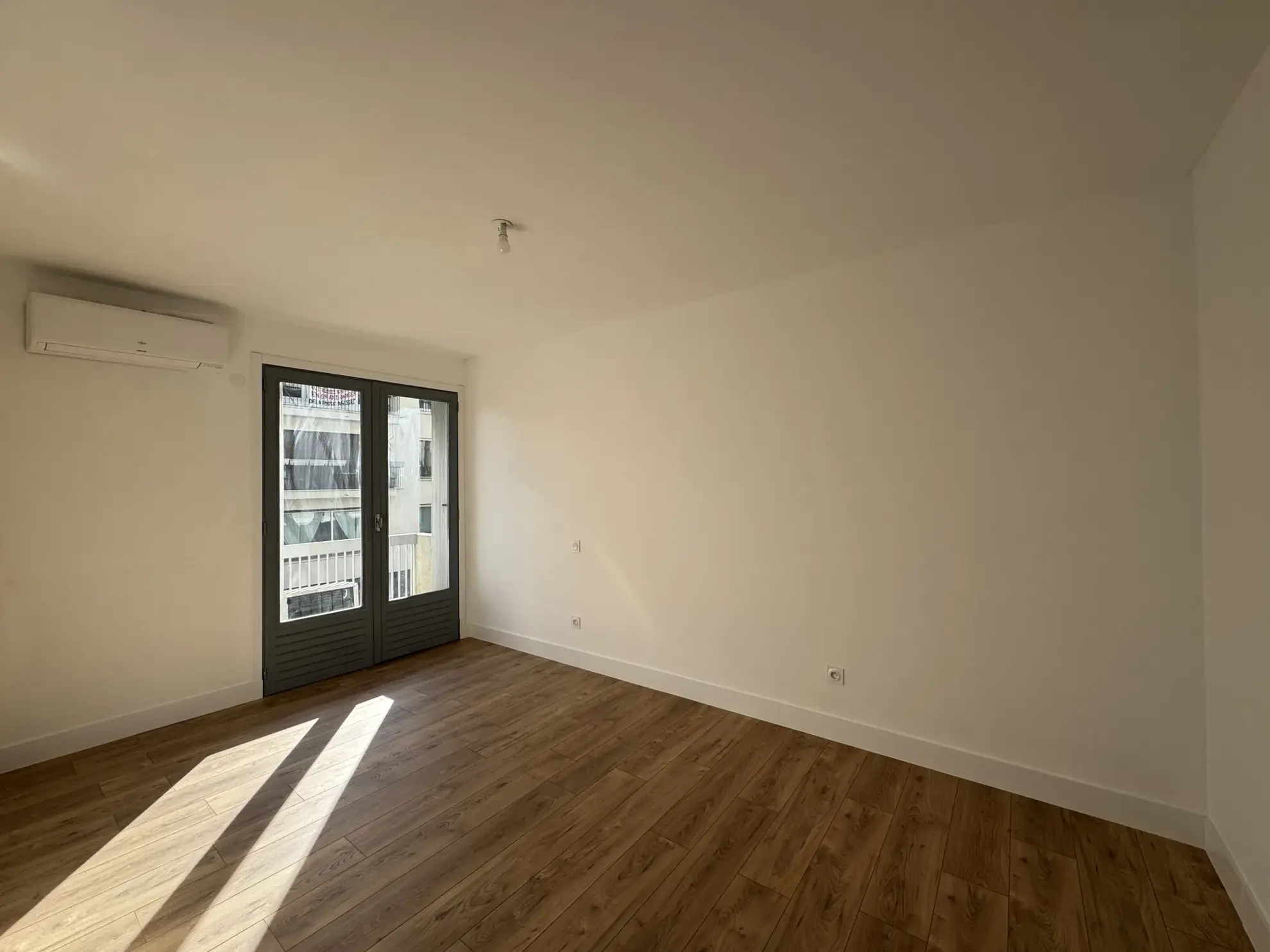 Appartement T3 rénové à Montpellier centre-ville avec terrasse, balcon et garage près de la gare Saint Roch 