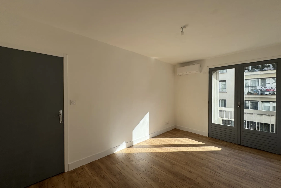 Appartement T3 rénové à Montpellier centre-ville avec terrasse, balcon et garage près de la gare Saint Roch 