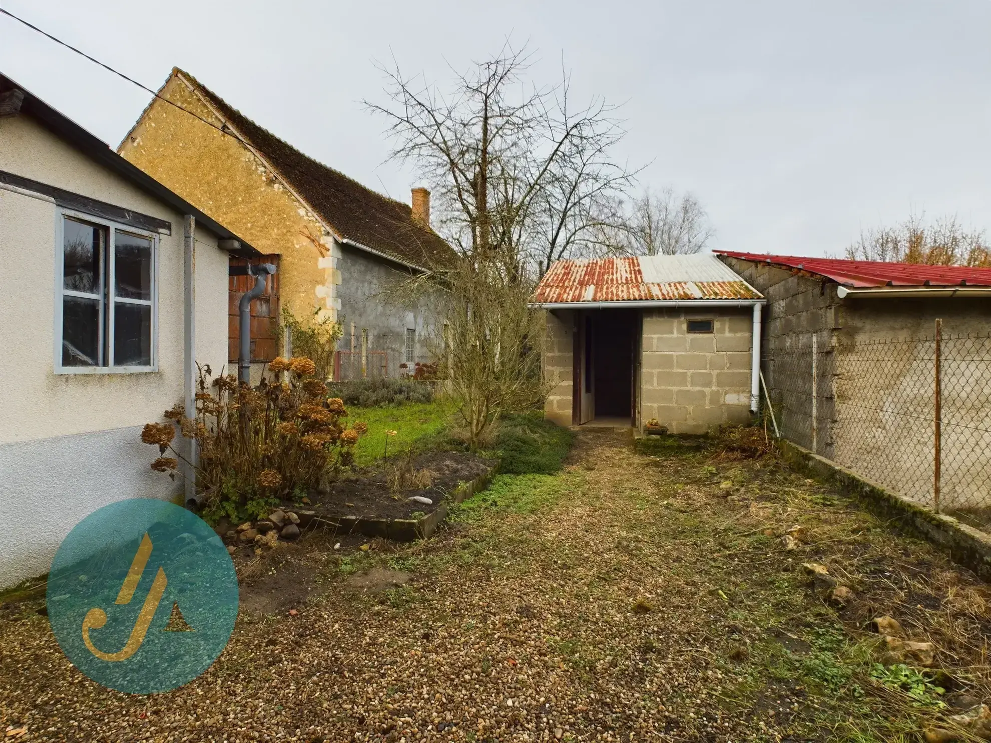 Maison de village polyvalente à Arquian, proche Cosne et Nevers, idéale pour résidence ou investissement 