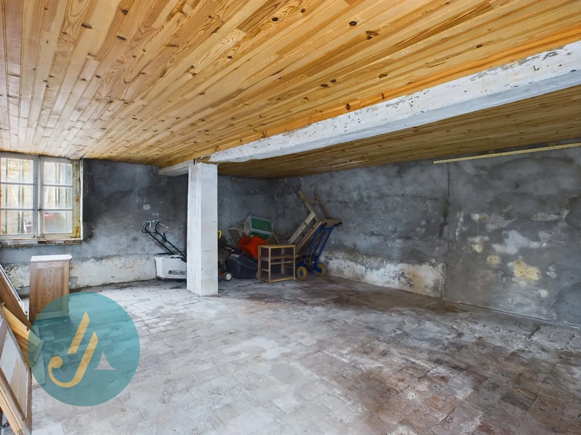 Maison de village polyvalente à Arquian, proche Cosne et Nevers, idéale pour résidence ou investissement 