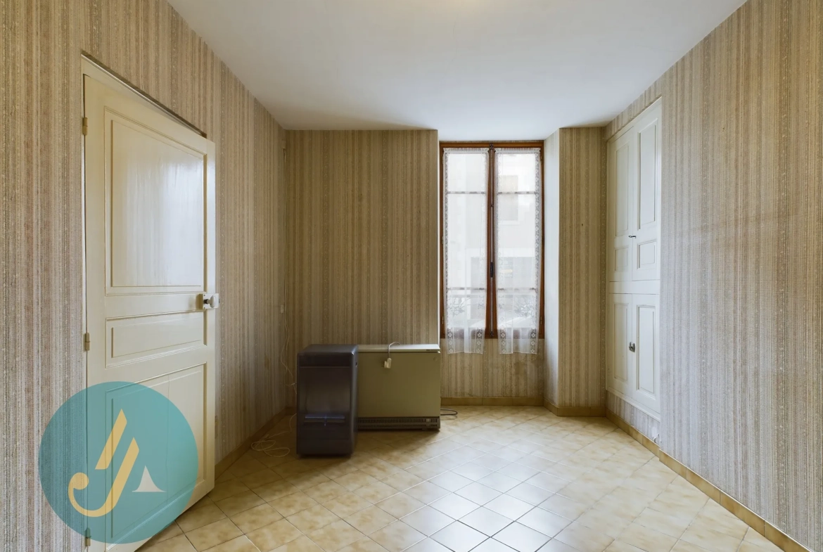 Maison de village polyvalente à Arquian, proche Cosne et Nevers, idéale pour résidence ou investissement 