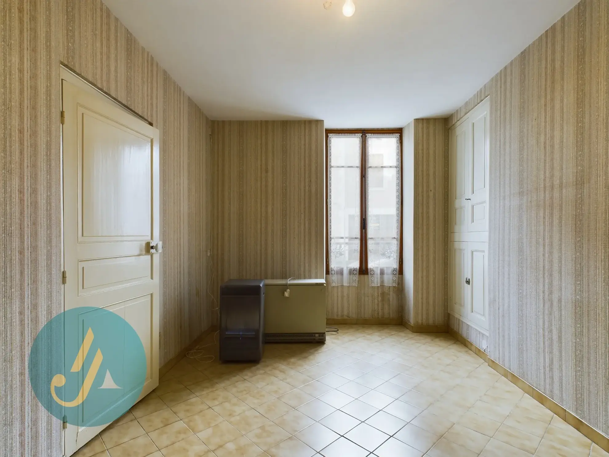 Maison de village polyvalente à Arquian, proche Cosne et Nevers, idéale pour résidence ou investissement 