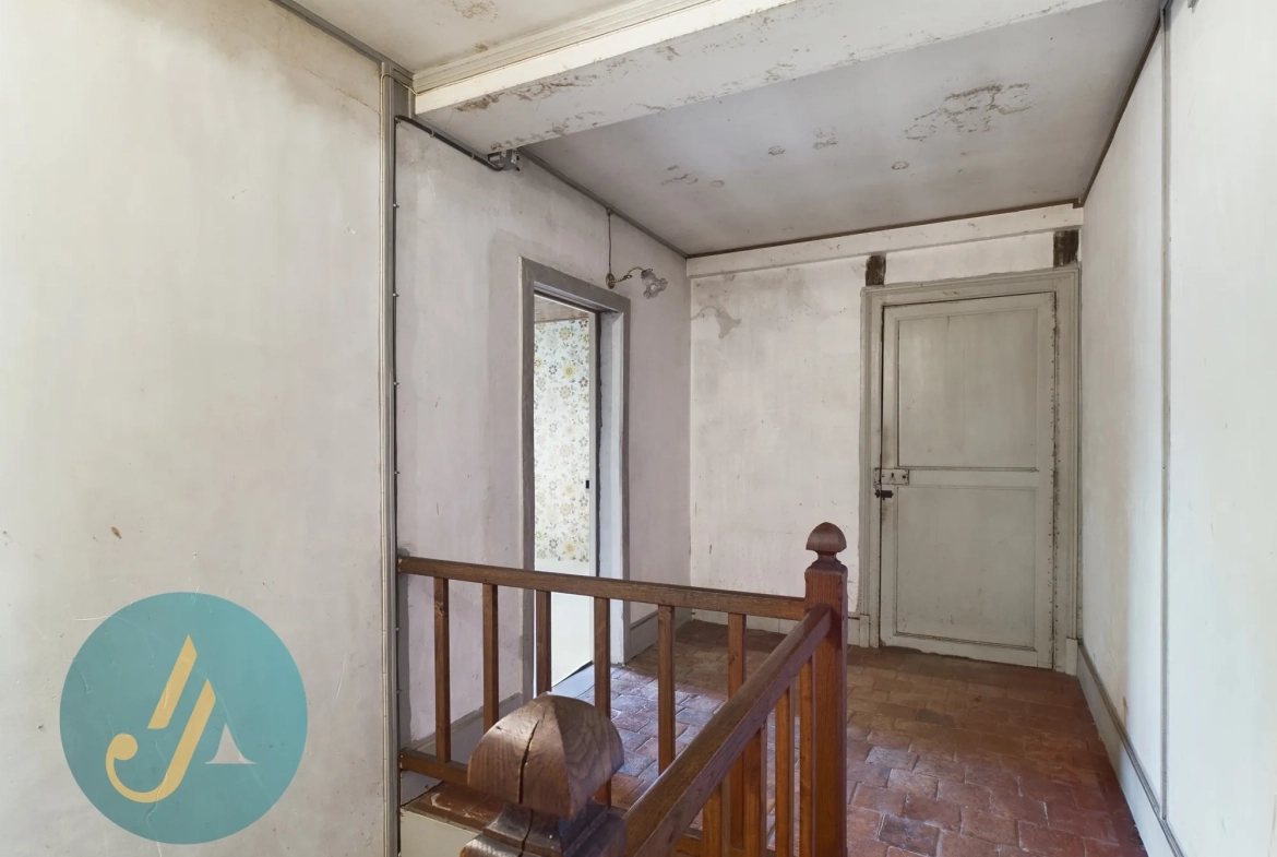 Maison de village polyvalente à Arquian, proche Cosne et Nevers, idéale pour résidence ou investissement 