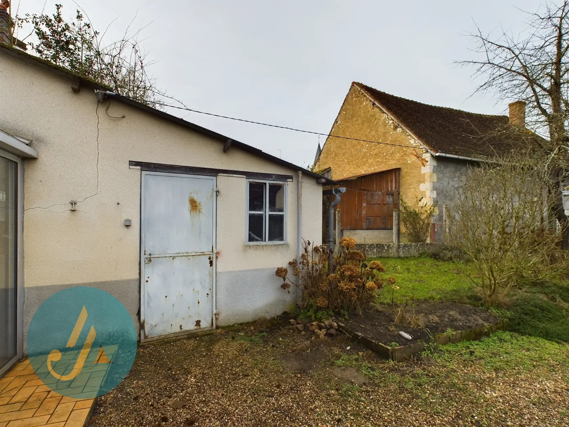 Maison de village polyvalente à Arquian, proche Cosne et Nevers, idéale pour résidence ou investissement 