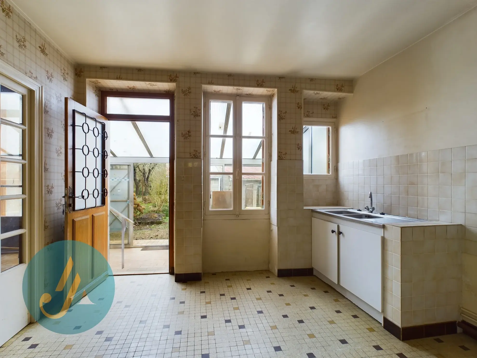 Maison de village polyvalente à Arquian, proche Cosne et Nevers, idéale pour résidence ou investissement 