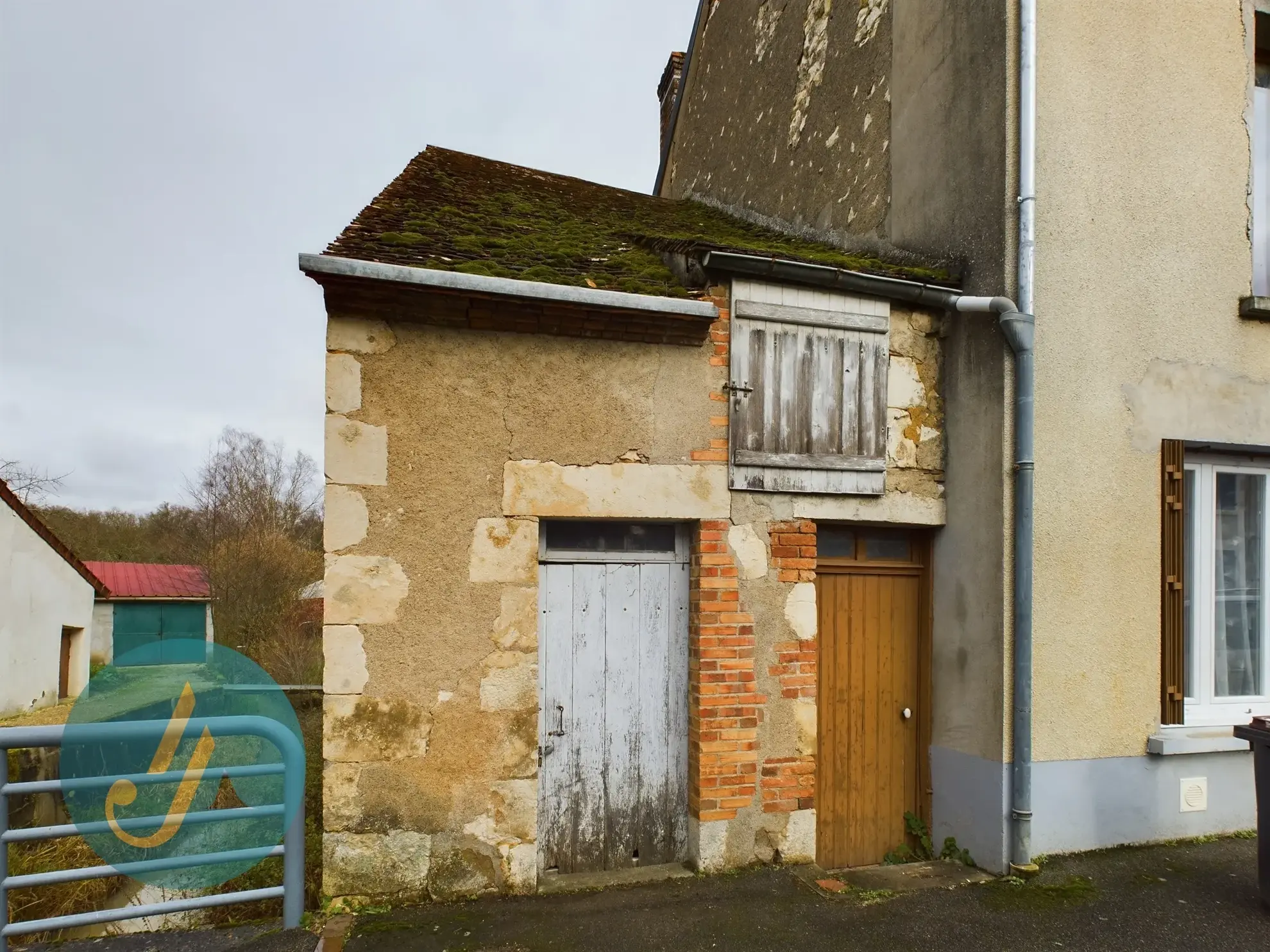 Maison de village polyvalente à Arquian, proche Cosne et Nevers, idéale pour résidence ou investissement 