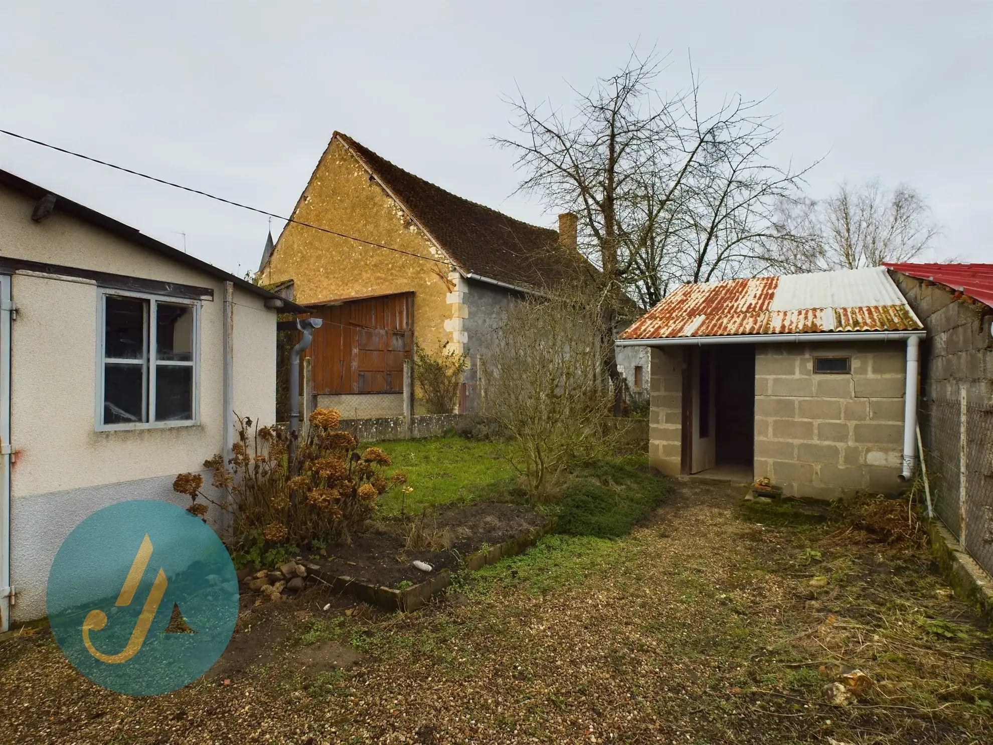 Maison de village polyvalente à Arquian, proche Cosne et Nevers, idéale pour résidence ou investissement 
