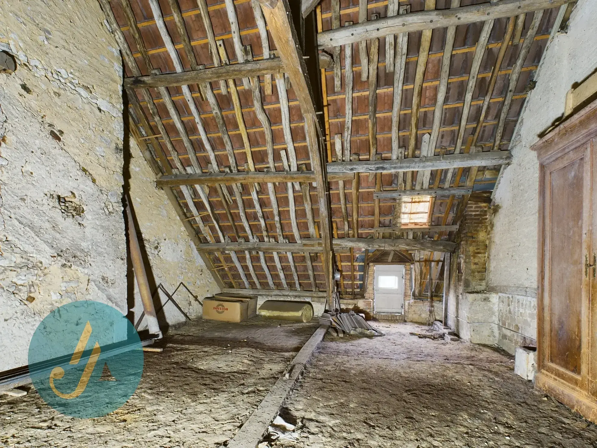 Maison de village polyvalente à Arquian, proche Cosne et Nevers, idéale pour résidence ou investissement 