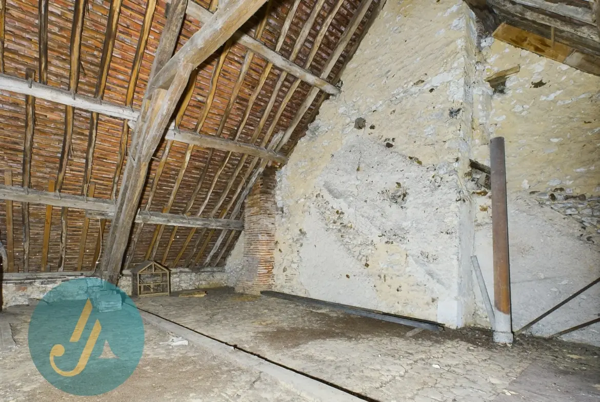 Maison de village polyvalente à Arquian, proche Cosne et Nevers, idéale pour résidence ou investissement 