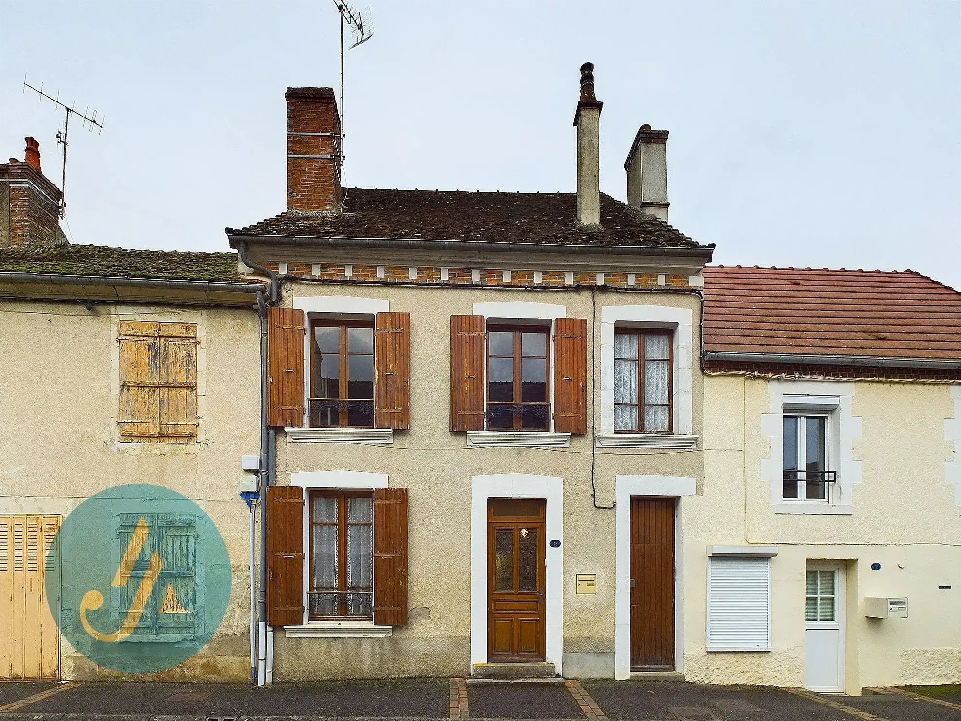 Maison de village polyvalente à Arquian, proche Cosne et Nevers, idéale pour résidence ou investissement 