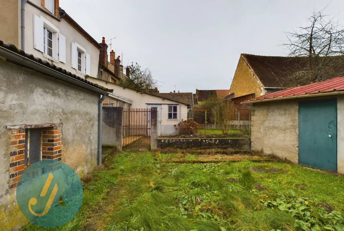 Maison de village polyvalente à Arquian, proche Cosne et Nevers, idéale pour résidence ou investissement 