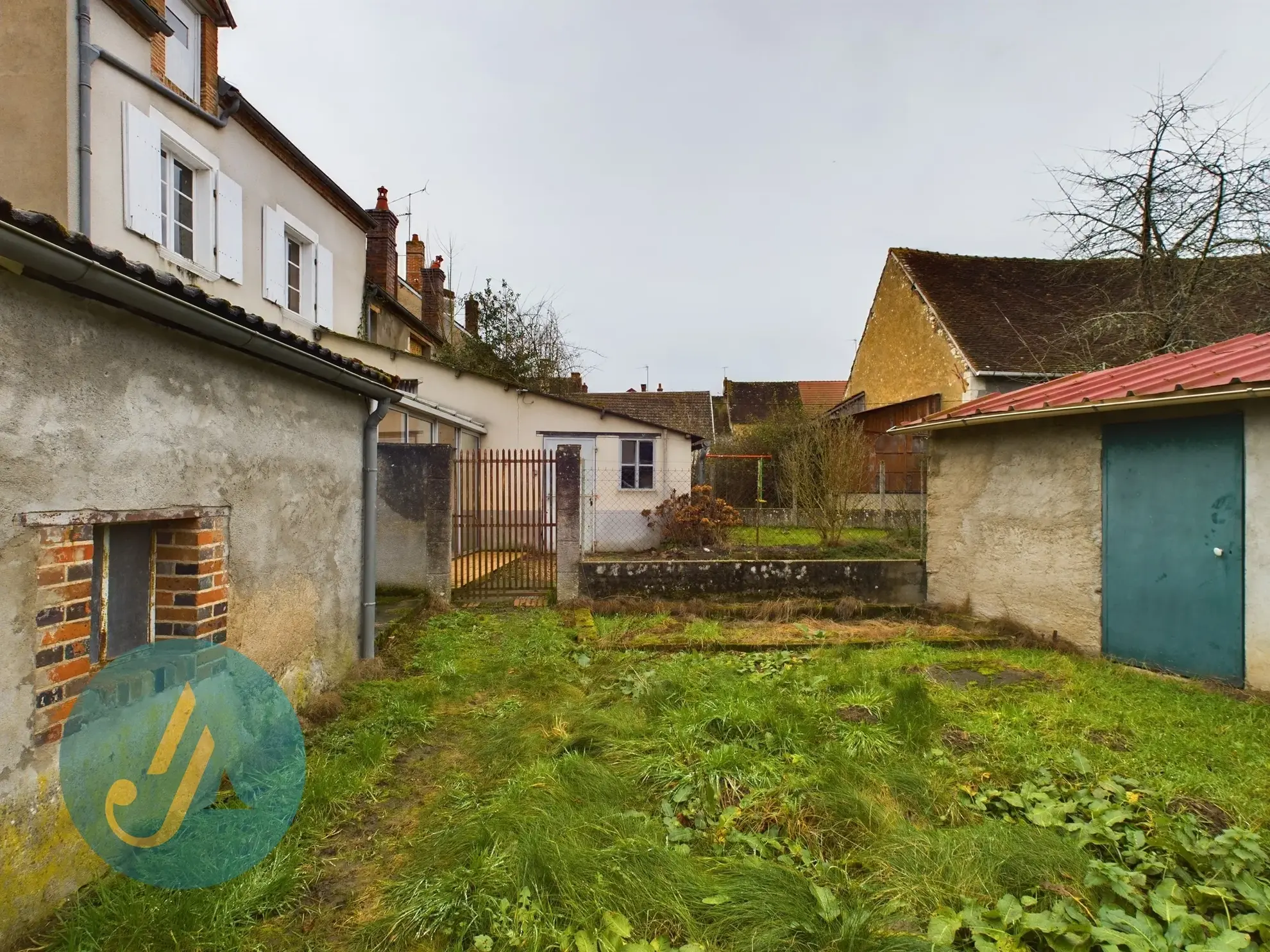 Maison de village polyvalente à Arquian, proche Cosne et Nevers, idéale pour résidence ou investissement 