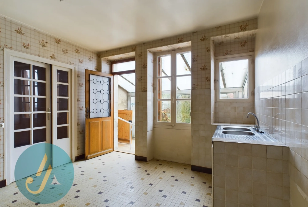 Maison de village polyvalente à Arquian, proche Cosne et Nevers, idéale pour résidence ou investissement 