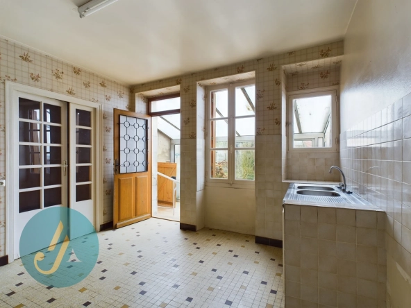 Maison de village polyvalente à Arquian, proche Cosne et Nevers, idéale pour résidence ou investissement