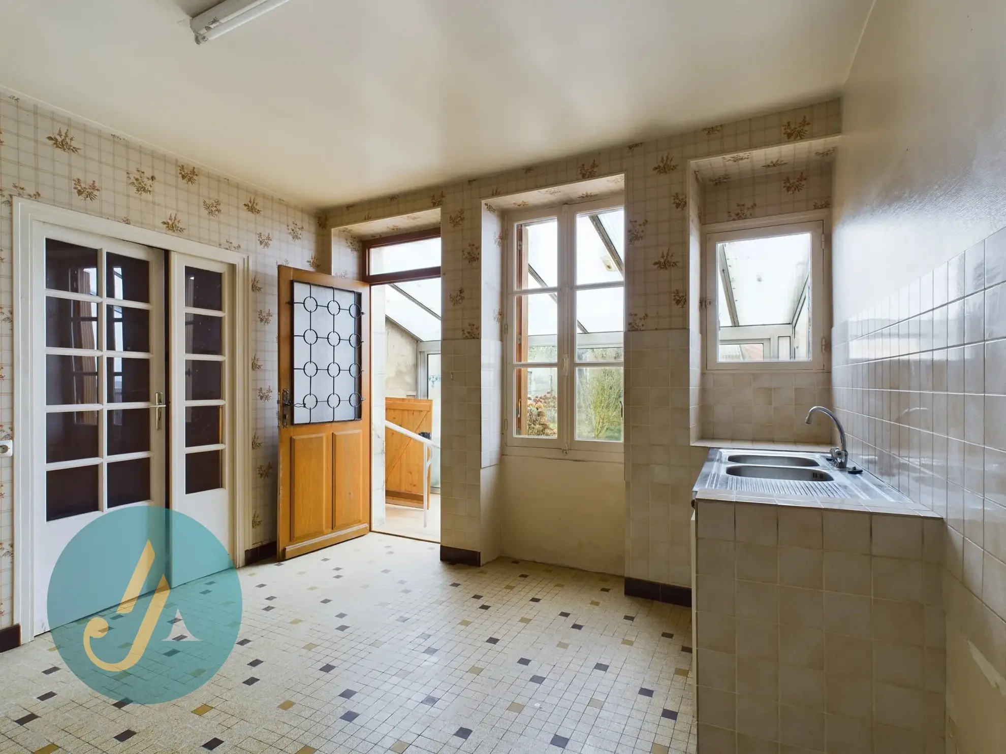 Maison de village polyvalente à Arquian, proche Cosne et Nevers, idéale pour résidence ou investissement 