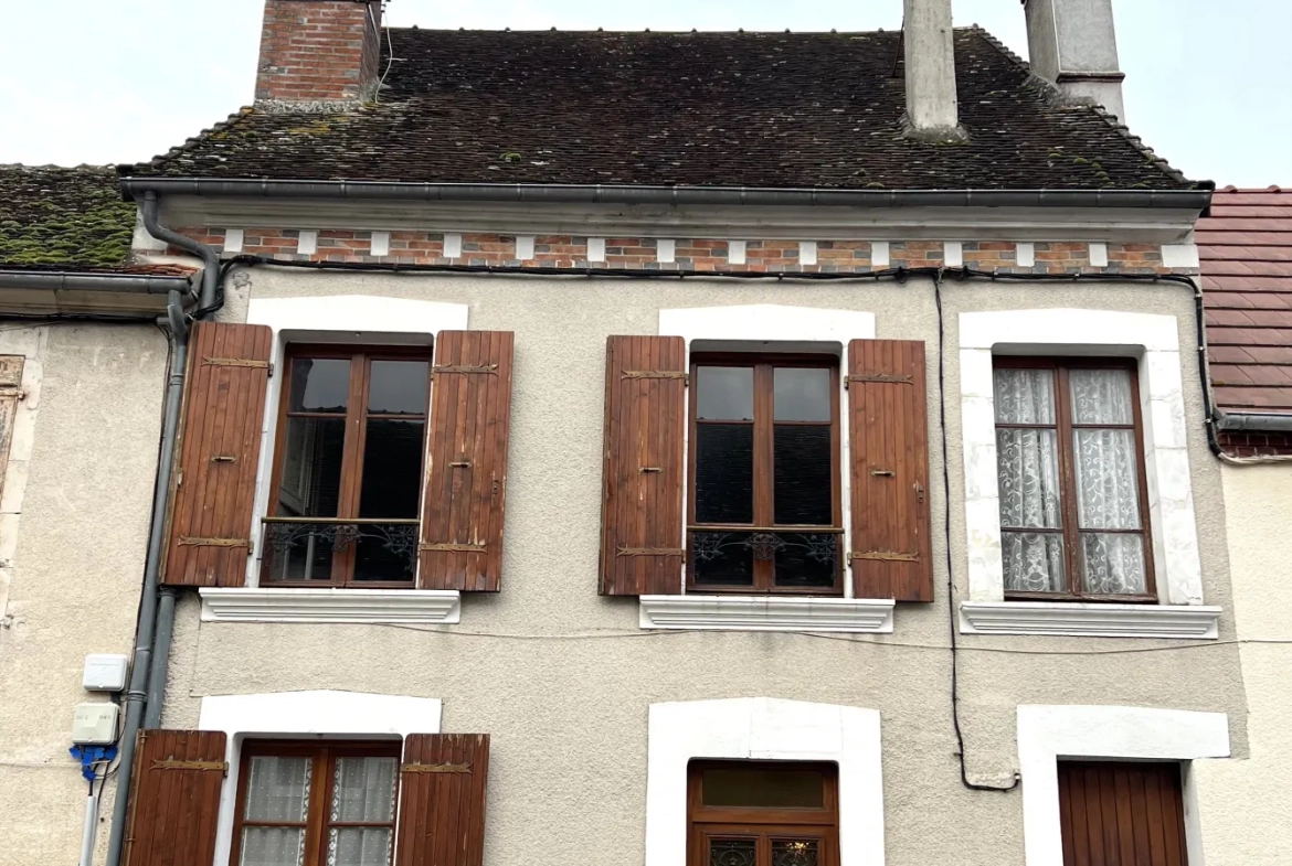 Maison de village polyvalente à Arquian, proche Cosne et Nevers, idéale pour résidence ou investissement 