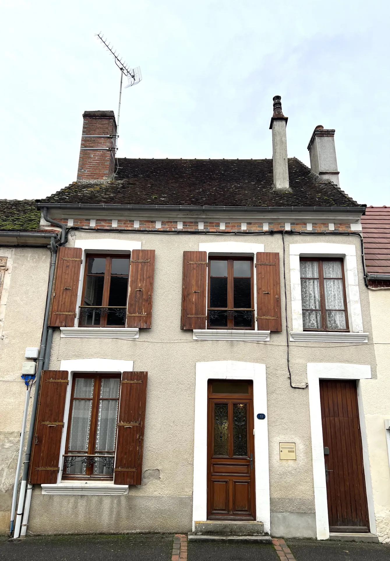 Maison de village polyvalente à Arquian, proche Cosne et Nevers, idéale pour résidence ou investissement 