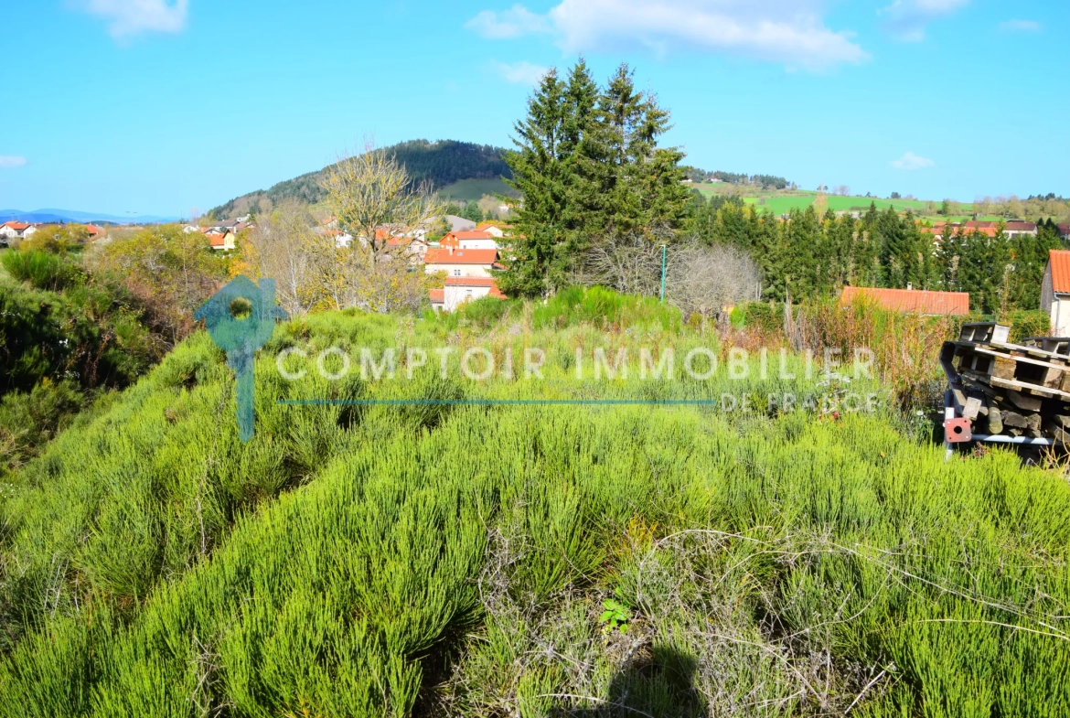 Terrain constructible de 900 m² à Coucouron en Ardèche à vendre 