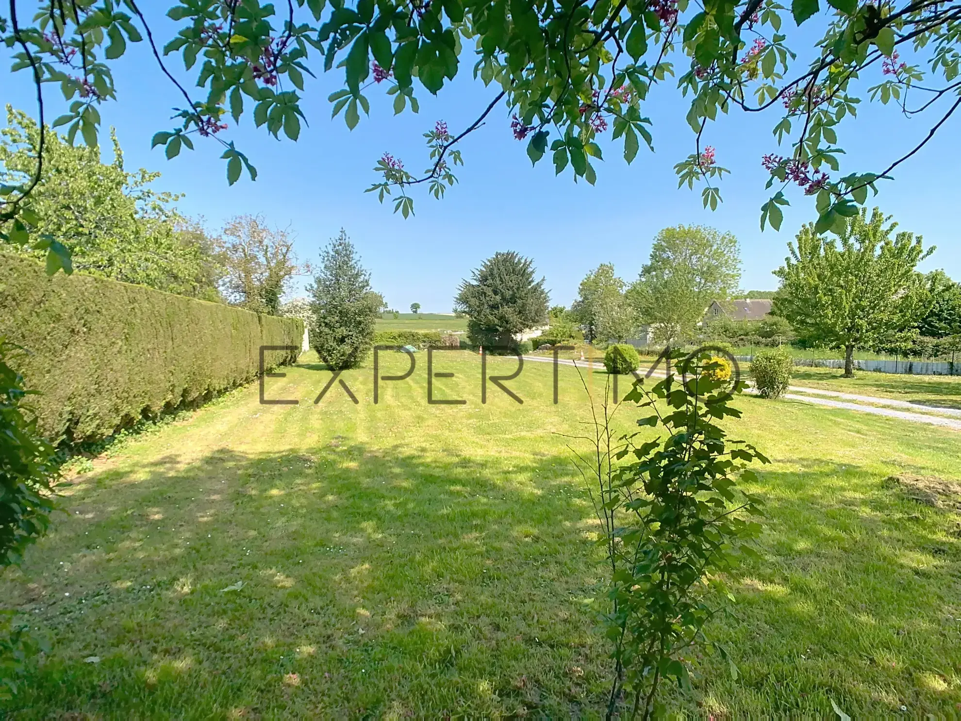 Terrain constructible de 1080 m² à Landes sur Ajon - Hors lotissement 