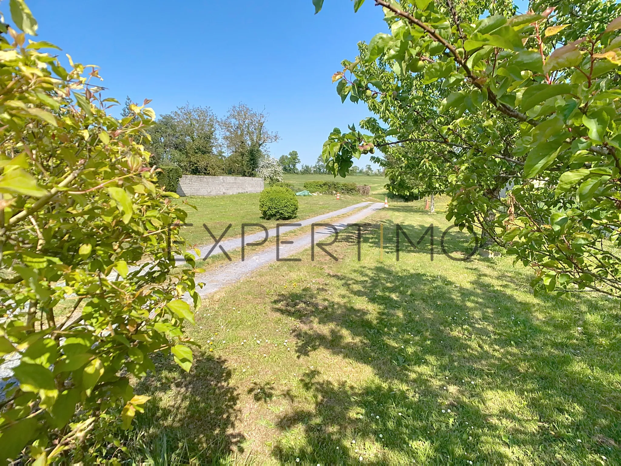 Terrain constructible de 1080 m² à Landes sur Ajon - Hors lotissement 
