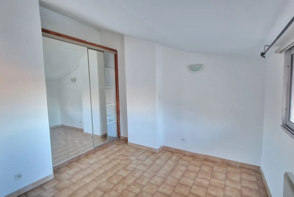 Appartement lumineux de 53 m² avec mezzanine à Velaux, proche Aix-en-Provence 