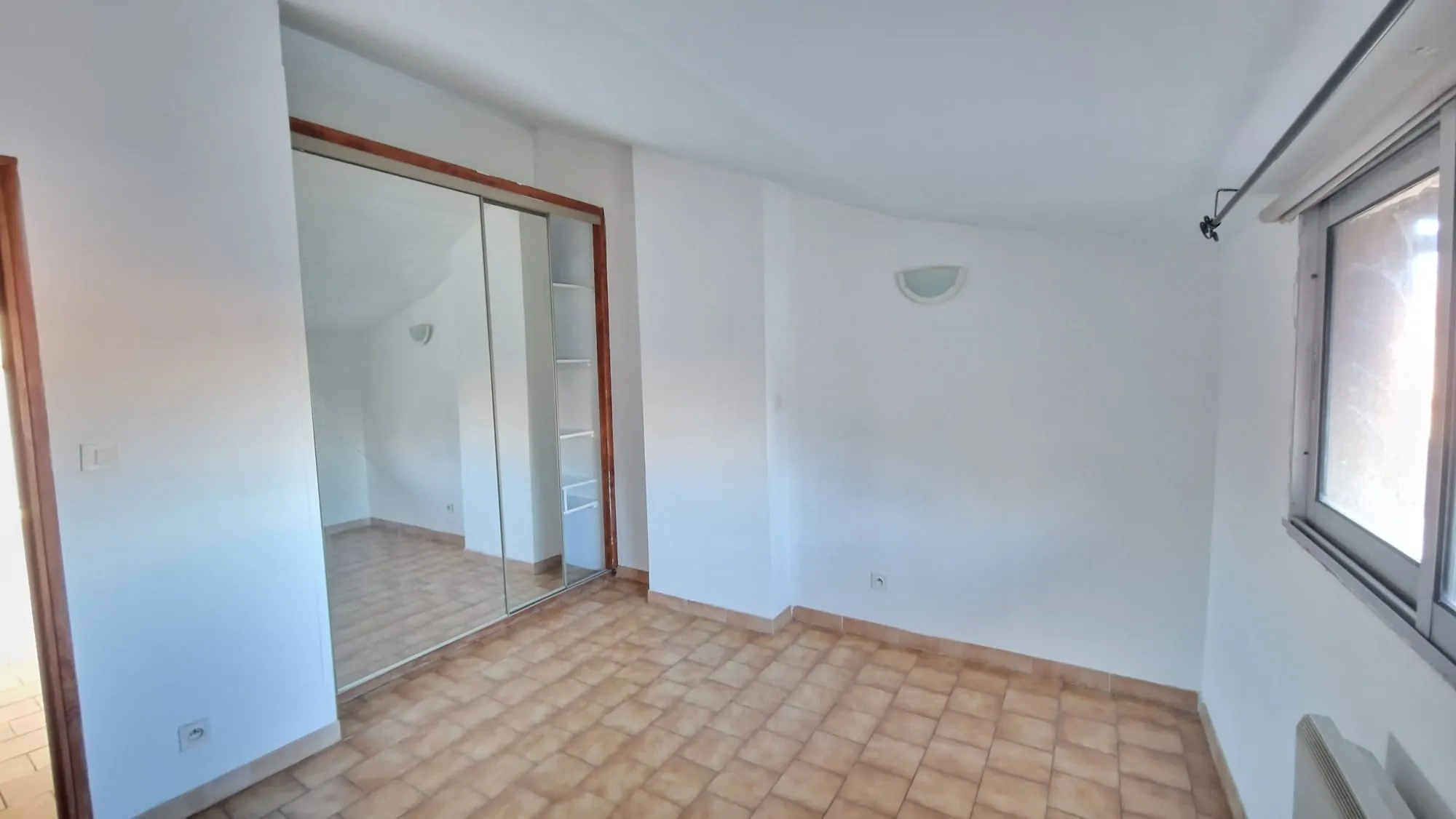 Appartement lumineux de 53 m² avec mezzanine à Velaux, proche Aix-en-Provence 